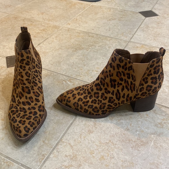 Melrose Ave Women's Vegan Slip-on Kitten Heel Bootie size 8.5 - Picture 4 of 6